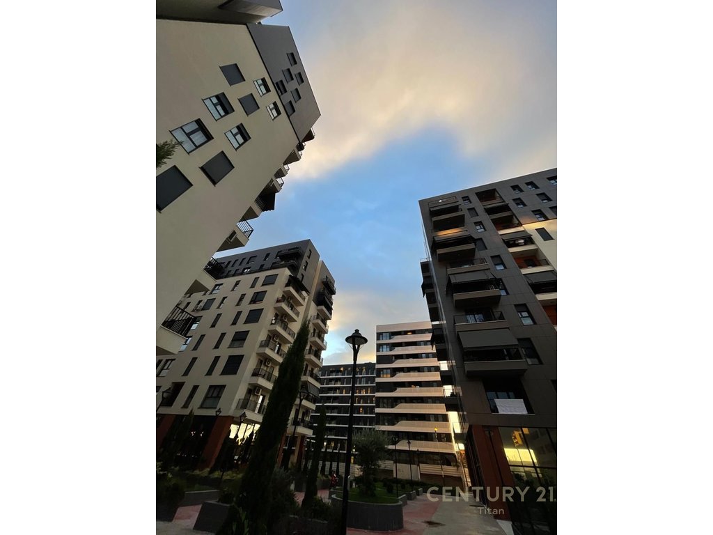 Jepet me Qira Ambient Komercial te Trio Towers!