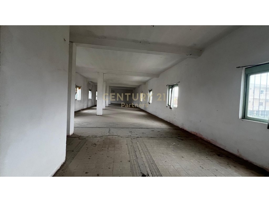 SHITET AMBIENT KOMERCIAL, NE XHAFZOTAJ, DURRES!