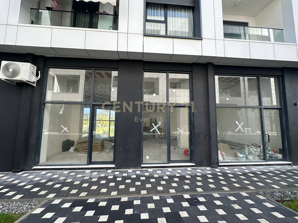 LIQENI I THATE, AMBIENT KOMERCIAL PER QIRA