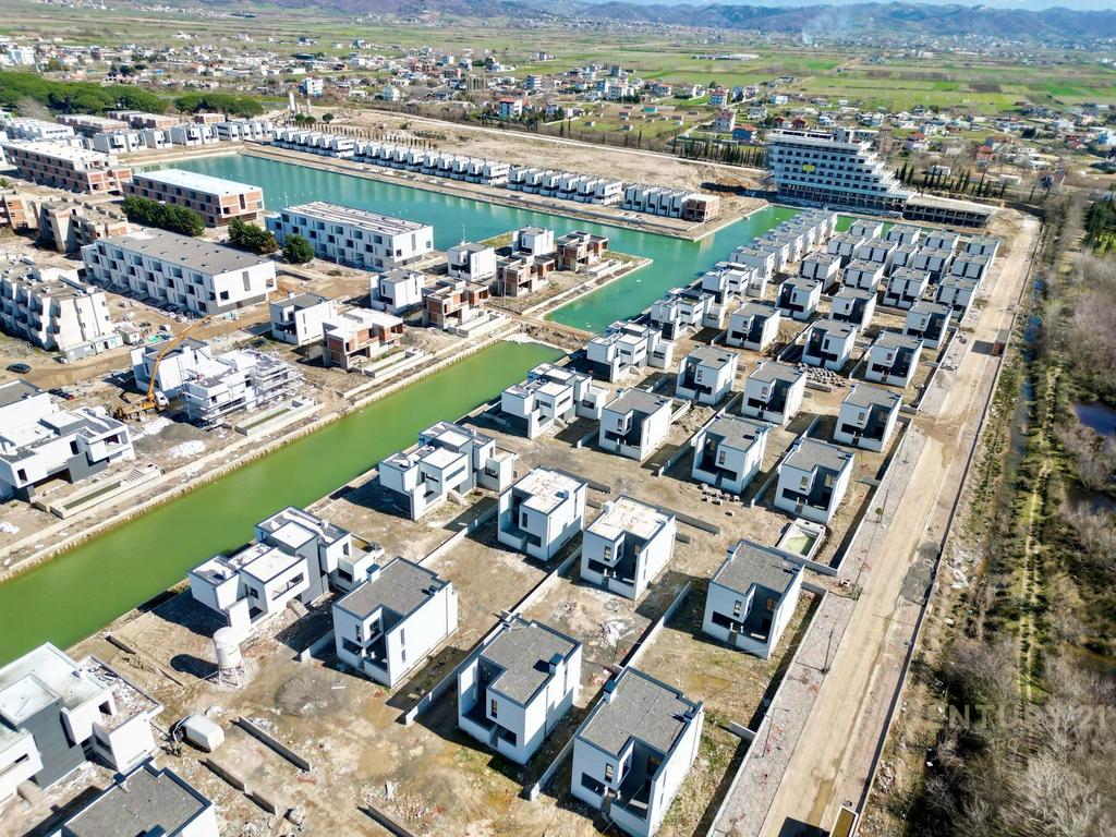 VILE PER SHITJE TEK TURQUOISE MARINA!