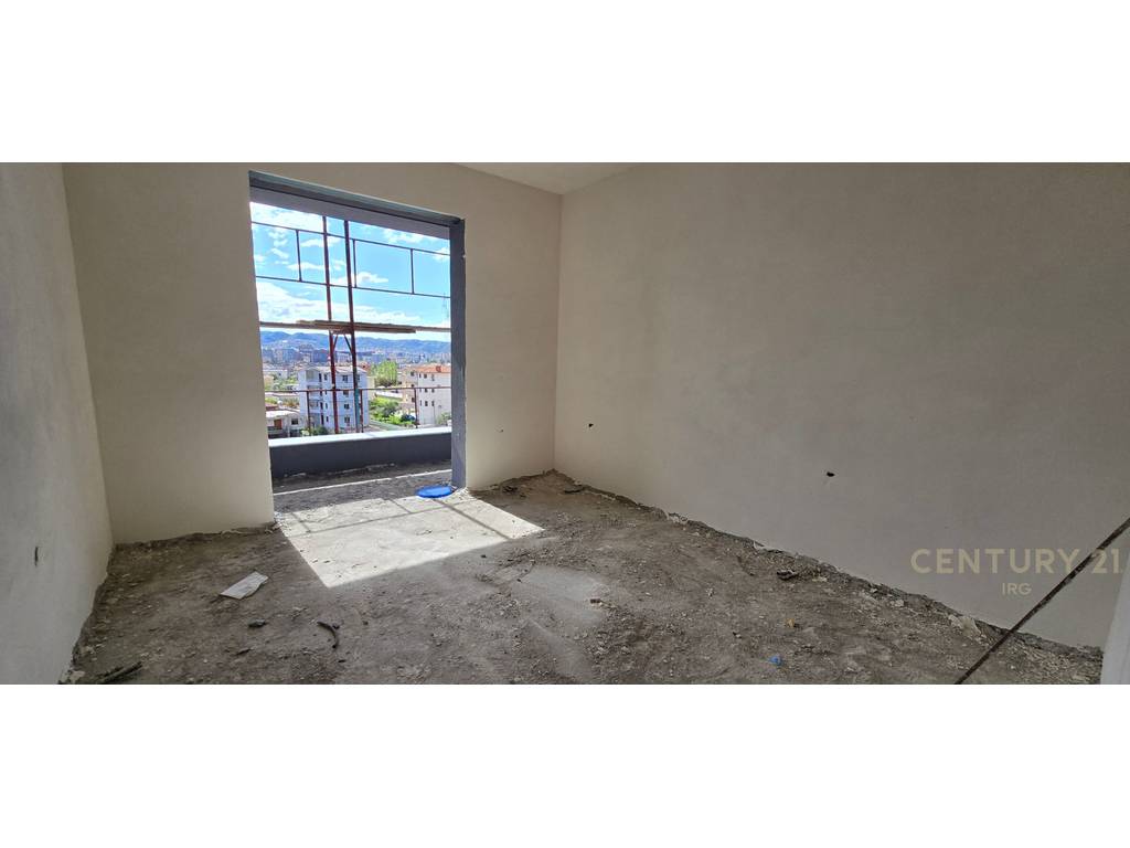 APARTAMENT 1+1 NE UNAZEN E RE PASKUQAN!