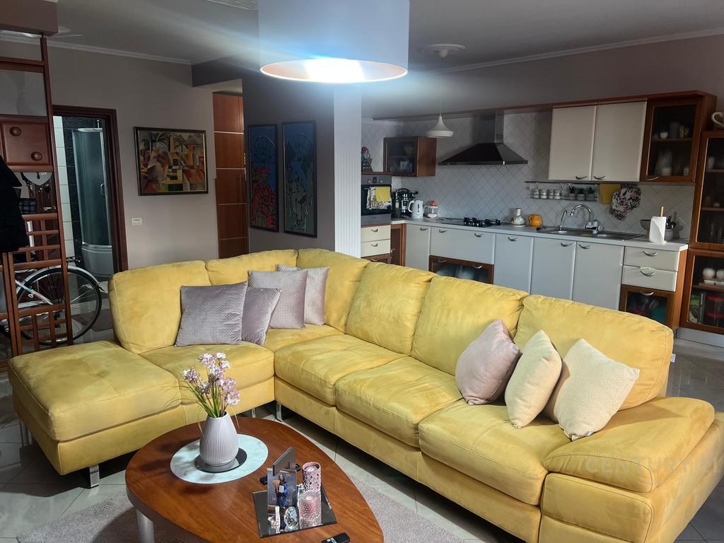 Apartament 2+1+2 per qera tek Komuna e Parisit!