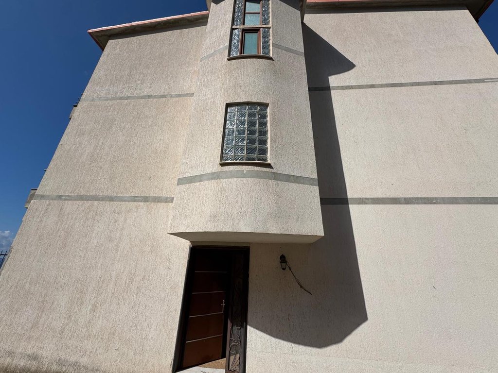 SHITET GODINE 3-KATESHE ,ME PAMJE NGA DETI, NE UJI TE FTOHTE(Projektuar per hotel)!