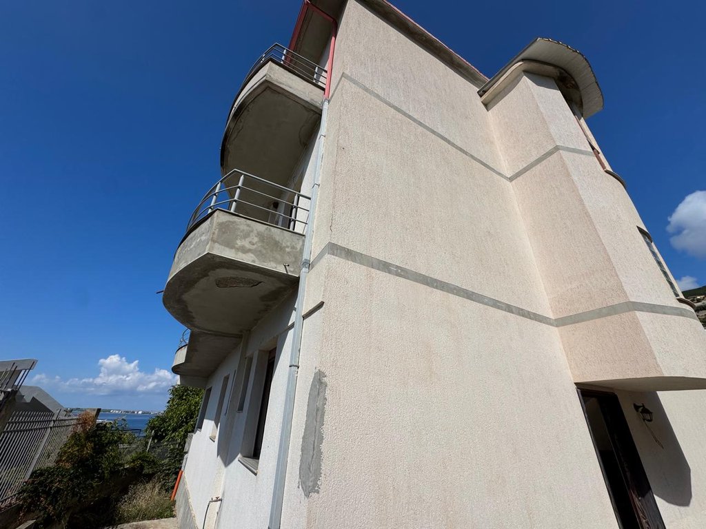 SHITET GODINE 3-KATESHE ,ME PAMJE NGA DETI, NE UJI TE FTOHTE(Projektuar per hotel)!