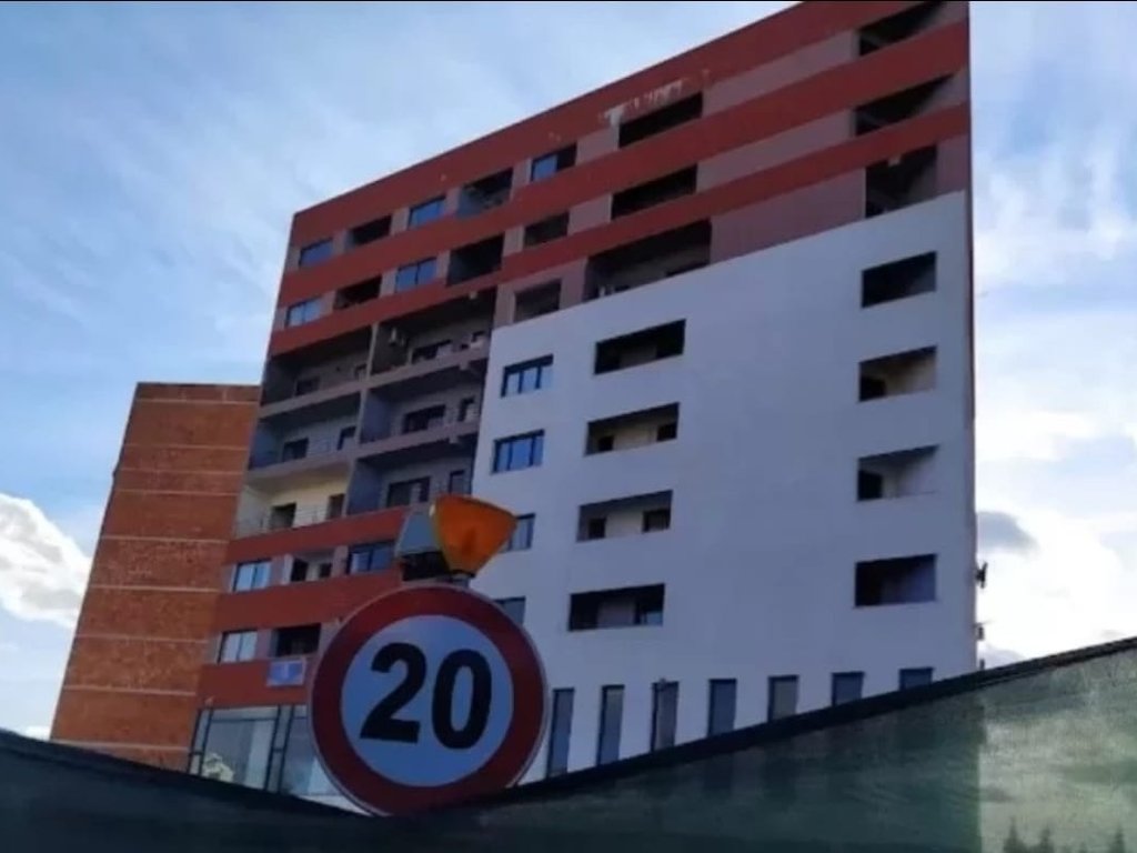 Shitet Apartament 2+1+2 prane hotel Roland te Unaza e Re