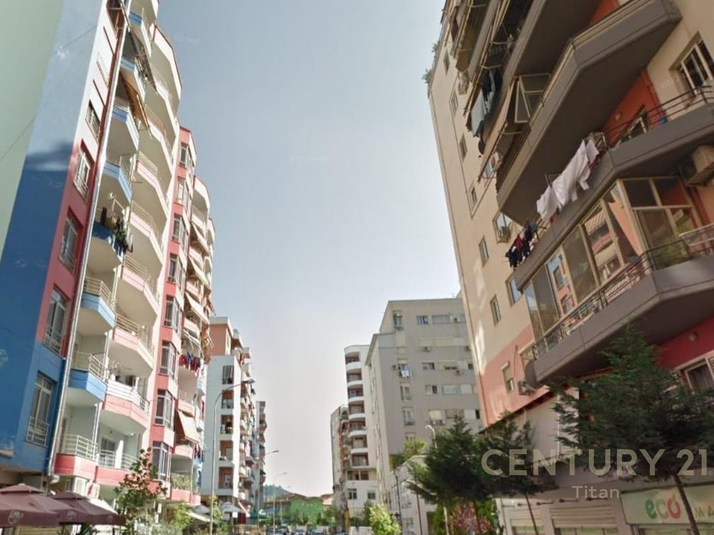 SHITET NJESI BIZNESI KATI 0 NE MISTO MAME, 1300€/m² !!