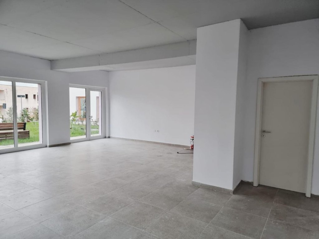 Dyqan Për Shitje në Kompeksin Mangalem,Ali Demi, Tiranë