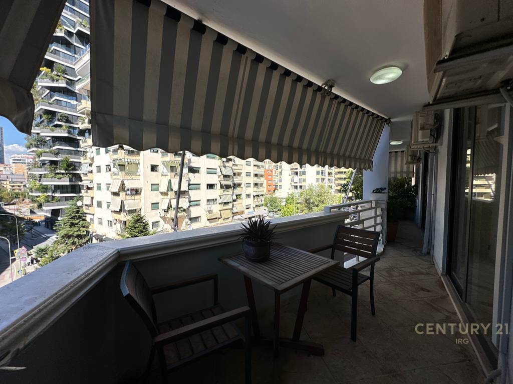 Apartament 2+1+2 tek Stadiumi Air Albania!