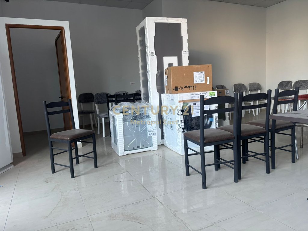 Jepet per Qira ambient  komercial ne Kamez