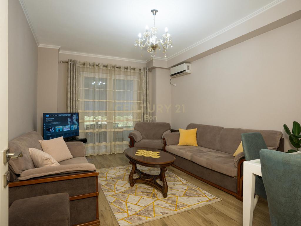 SHITET APARTAMENT 1+1 50M PRANE DETIT NE PLAZH, DURRES!!
Mundesi pagese me keste per 1 vit!