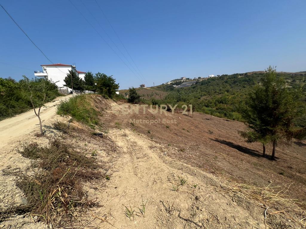 Shitet tokë në Durrës – Shkallnur