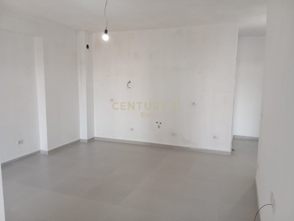 SHITET APARTAMENT 2+1+ POST PARKIMI NE GOLEM, DURRES - PALLAT I 2025!