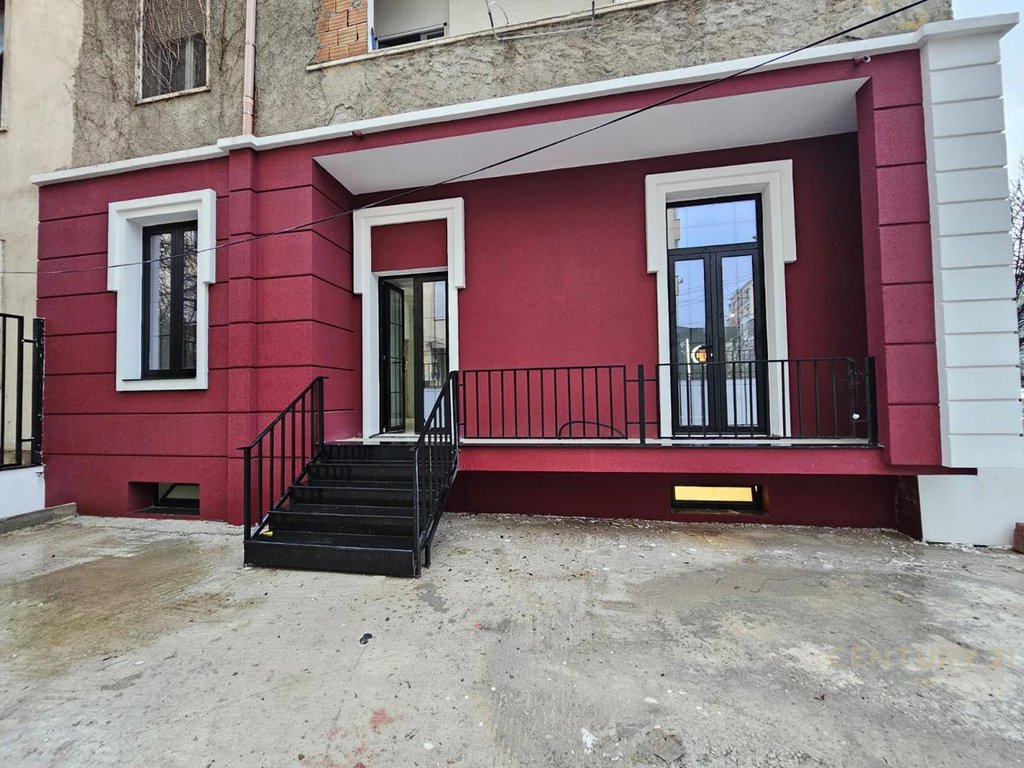 Objekt Multifunksional 250m2 te Rruga Bardhyl