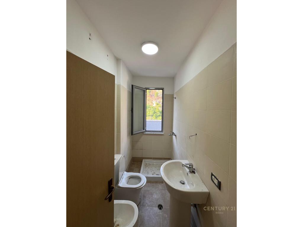 Shitet apartament 2+1, ne Shengjin !