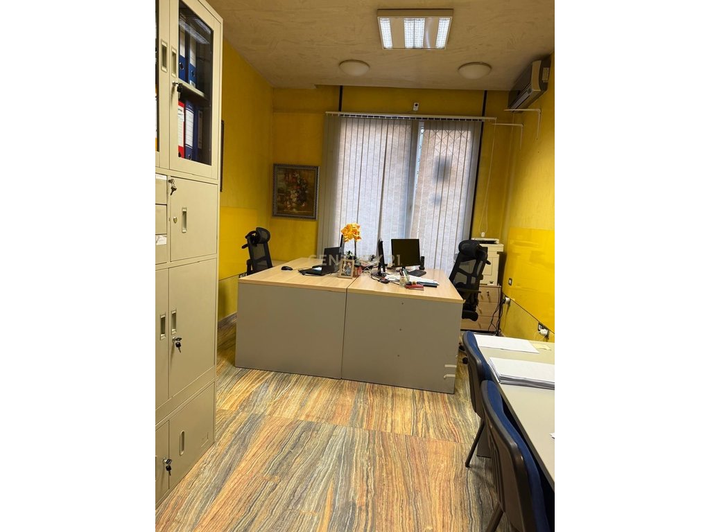 Ambient unik për biznesin tuaj – Kati i dytë i një godine buzë rruge, në zemër të Brrylit!