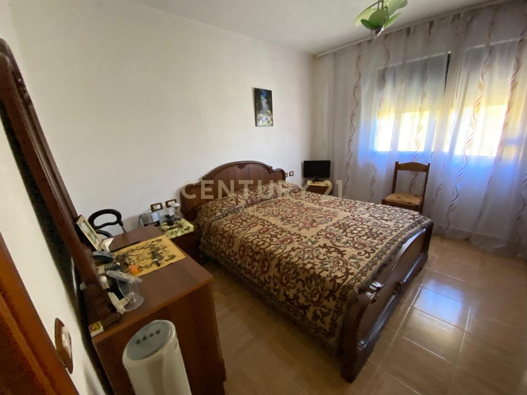 SHITET APARTAMENT 2+1 PRANE PARKUT VALA !!