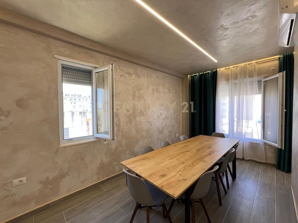 OFROJME PER SHITJE SUPER APARTAMENT I INVESTUAR 3+3+3 BALLKONE,NE QERRET .20M NGA DETI !