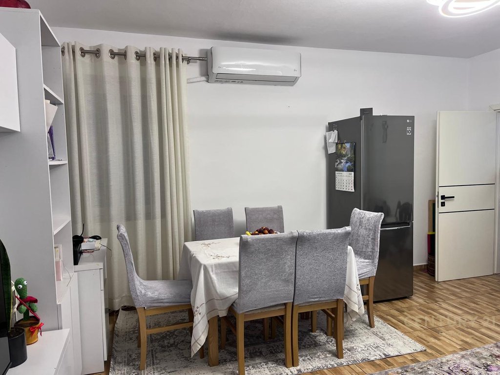 Shitet apartament + njesi sherbimi ne Don Bosko!