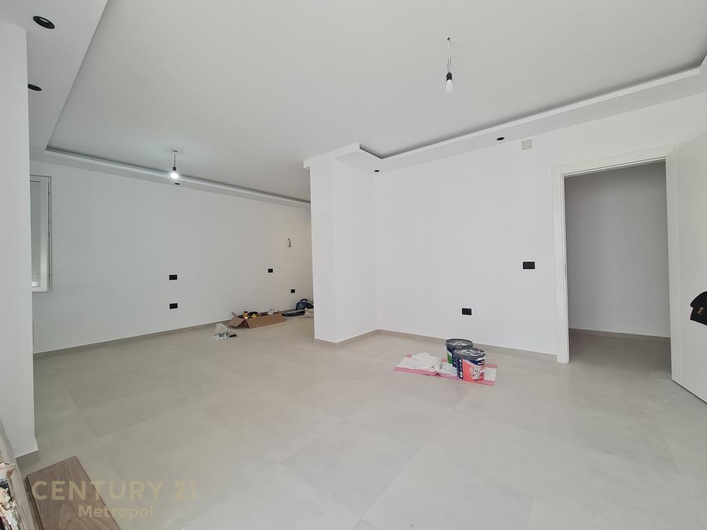 Shes apartament 2+1 ne zonën e Freskut!