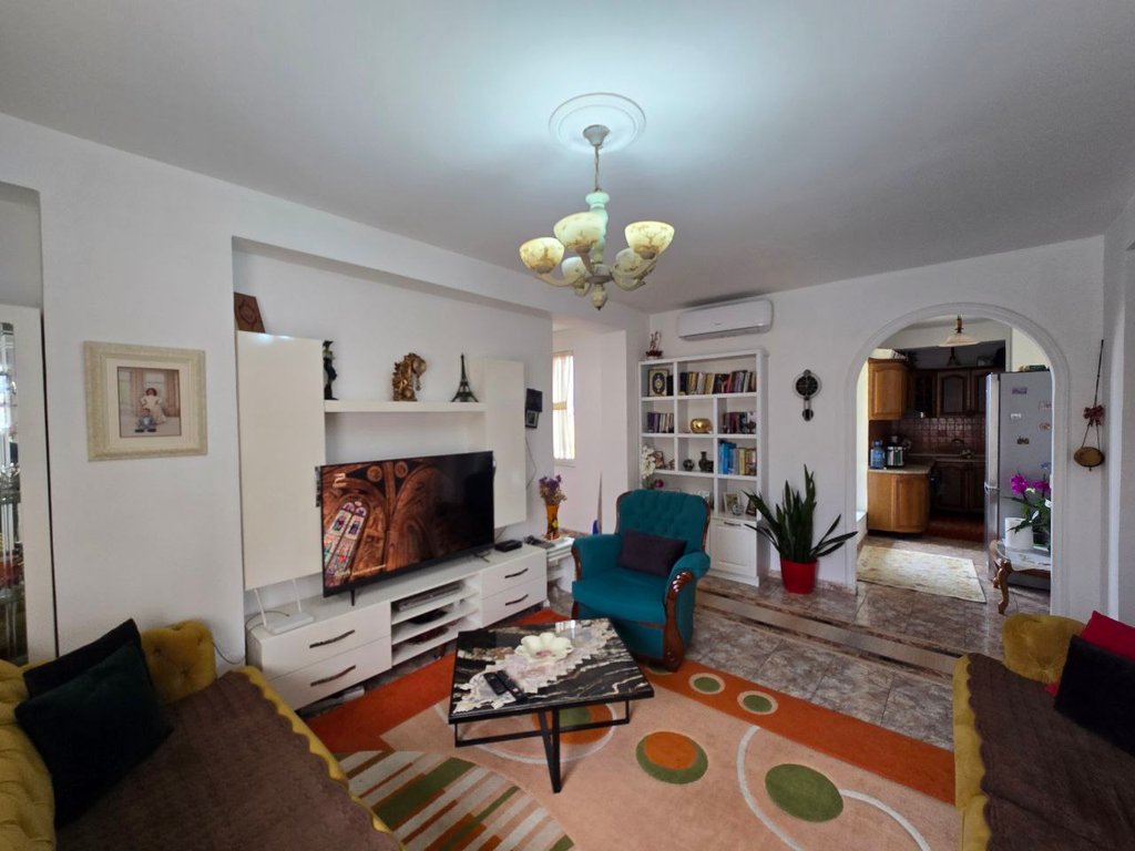 Apartament 3+1+2 per shitje në rrugen Hoxha Tahsim.