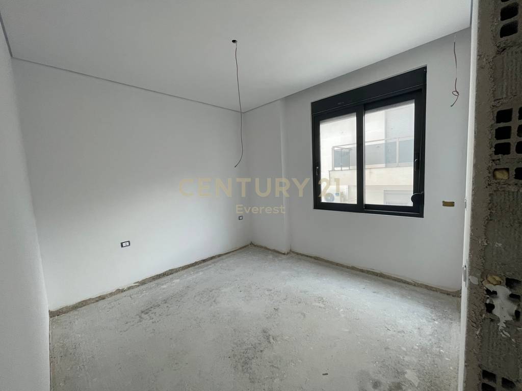 SARANDE, SHESIM APARTAMENT 2+1+2 ME PAMJE NGA DETI PRANE VILES QEVERITARE