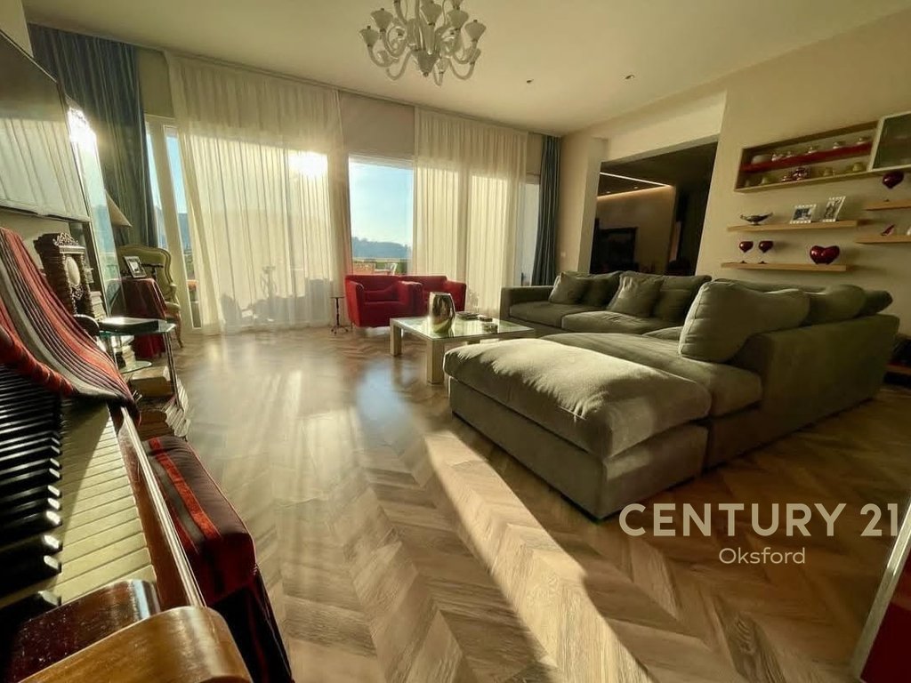 APARTAMENT 3+2+2+2 VERANDA PËR SHITJE NË KOMPLEKSIN 'TIRANA GOLDEN PARK'