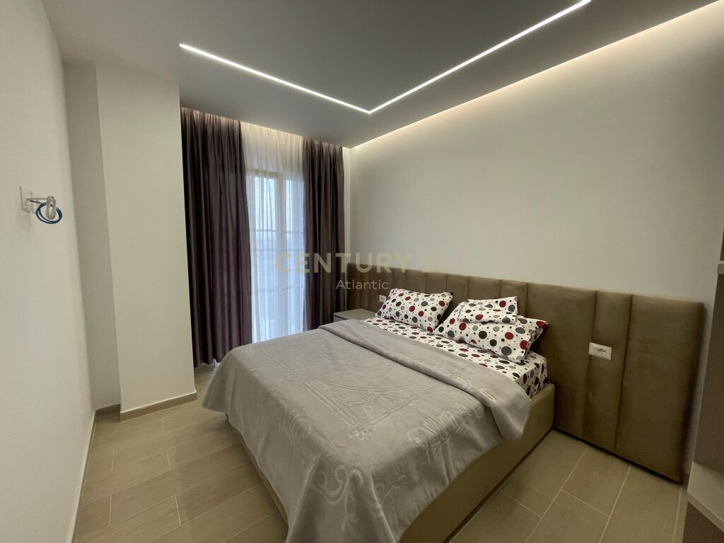 JEPET ME QERA KATI I DYTE I NJE VILE NE ISH- KENETE, NE DURRES !
430 € /Muaj