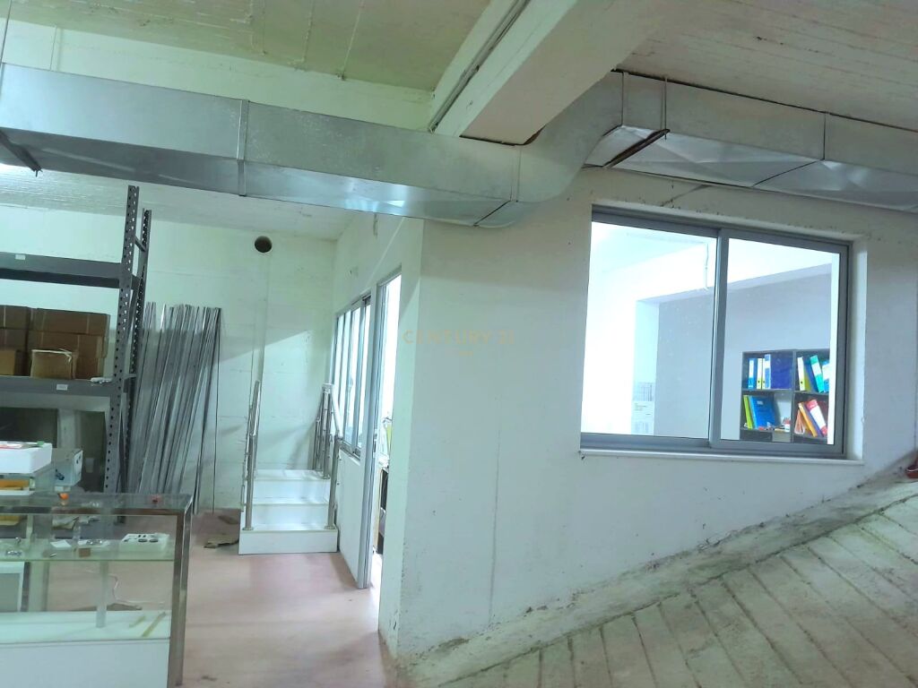 SHITET NJËSI BIZNESI MAGAZINË – 500 €/m² – INVESTIM ME VLERE NË SKELE, VLORË!