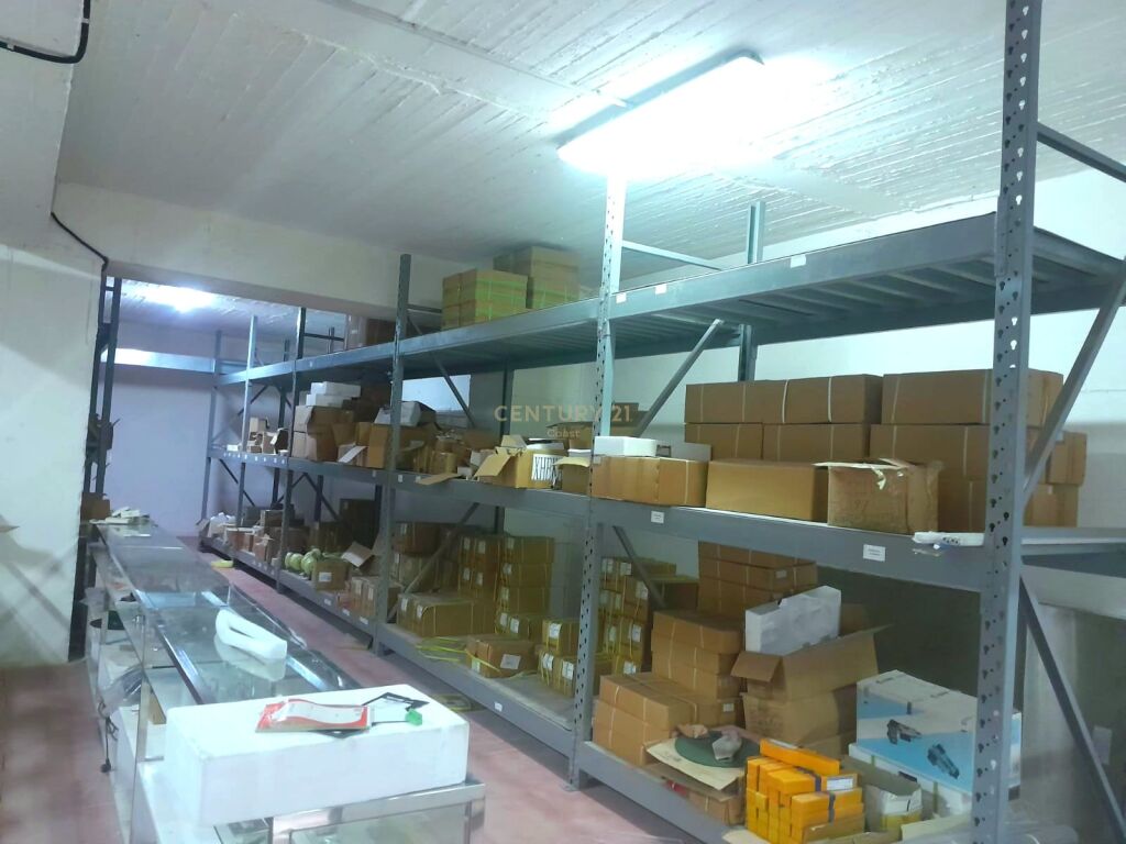 SHITET NJËSI BIZNESI MAGAZINË – 500 €/m² – INVESTIM ME VLERE NË SKELE, VLORË!