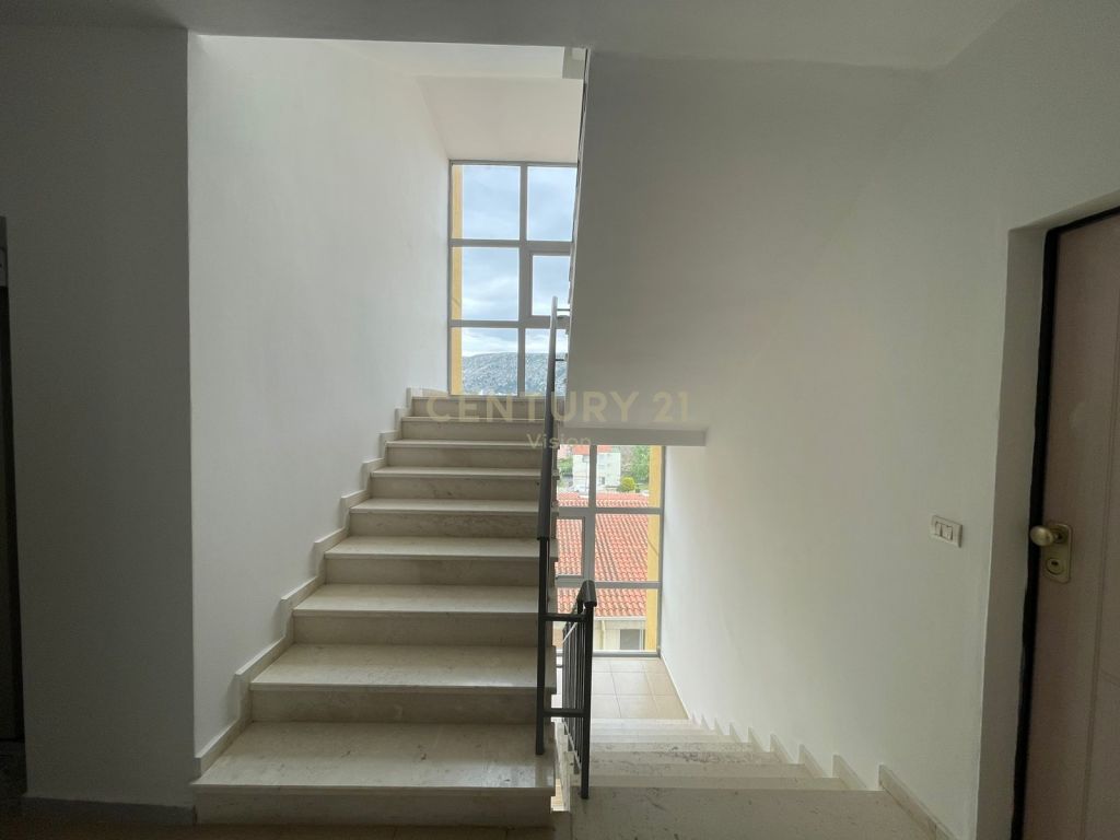 SHITEN 5 SUPER-APARTAMENTE NE SHENGJIN