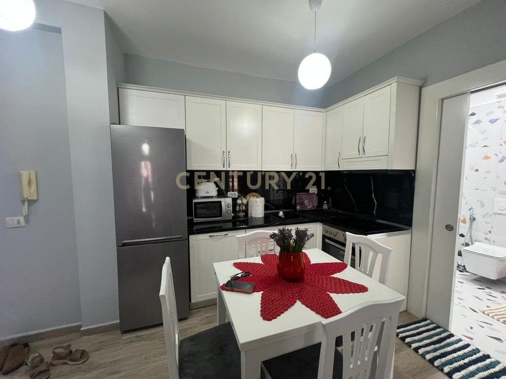 Apartament 1+1 me qira në Golem, 70m nga deti!!