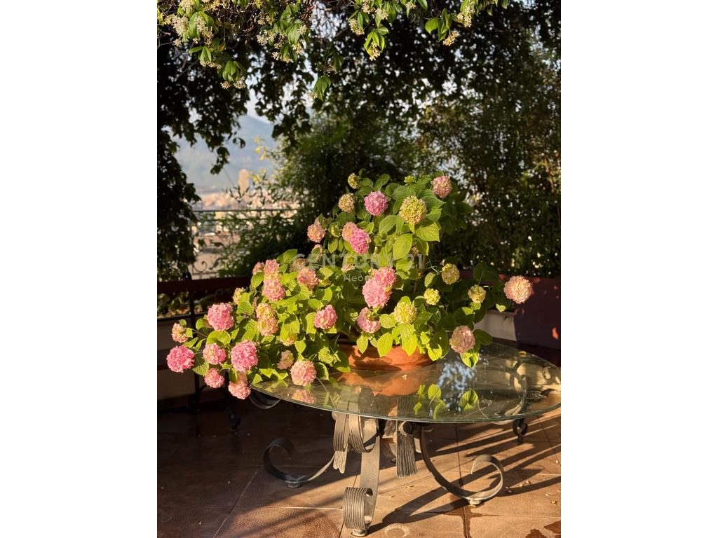 Shitet Apartament 3+1+3 Penthouse me Pamje Panoramike nga Tirana