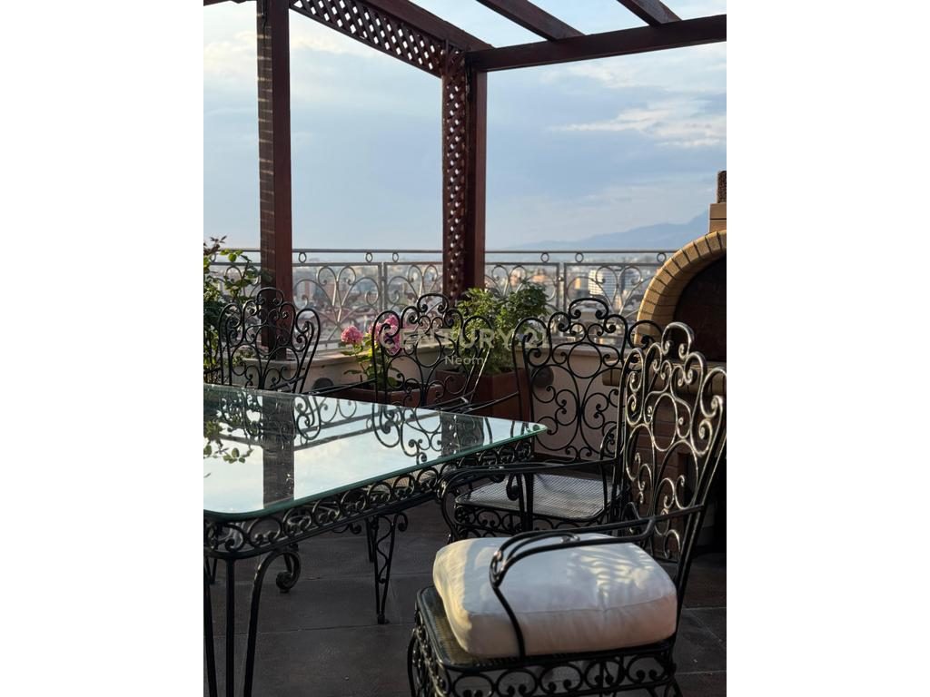 Shitet Apartament 3+1+3 Penthouse me Pamje Panoramike nga Tirana