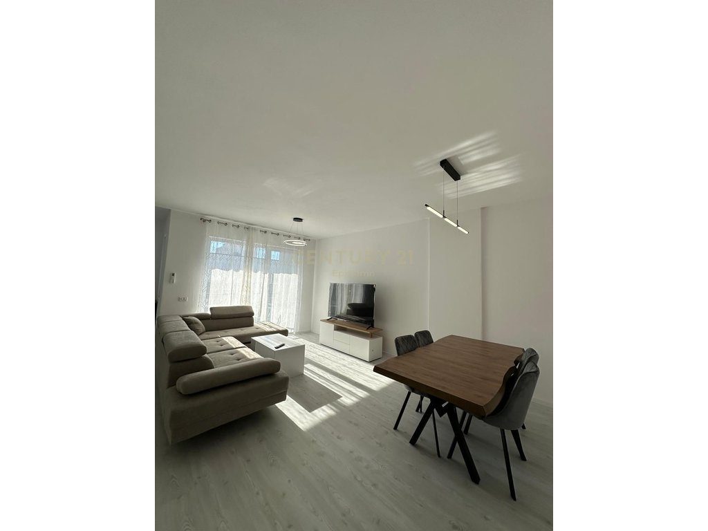 Apartament 3+1+2 për qira pranë Tregut Industrial Durres
