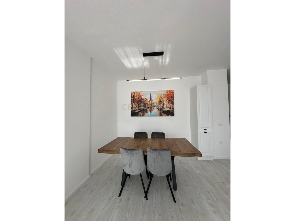 Apartament 3+1+2 për qira pranë Tregut Industrial Durres