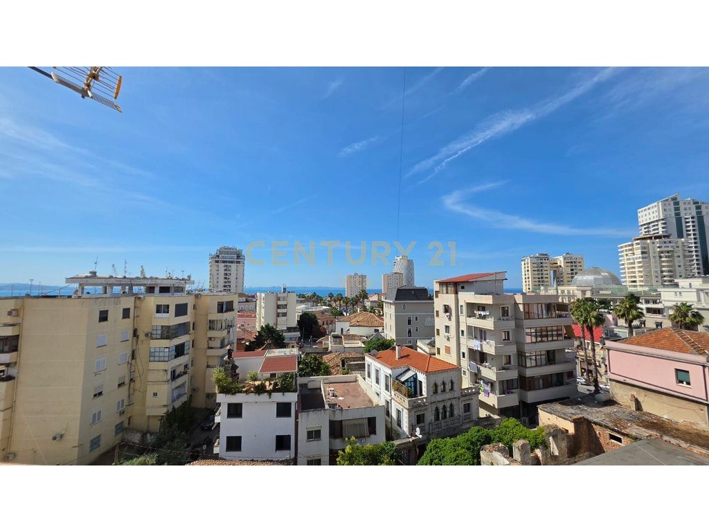 Apartament 2+1 me qira pranë Bashkisë, Durrës !!