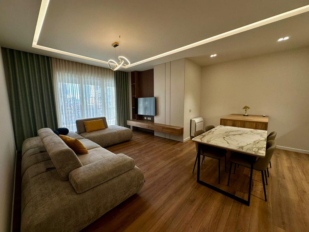 Apartament 1+1 Me Qira + Post Parkimi te  Pazari i Ri, Tiranë
