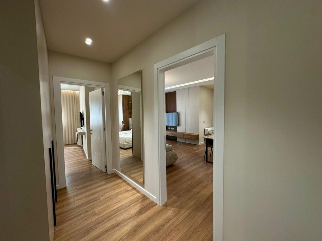 Apartament 1+1 Me Qira + Post Parkimi te  Pazari i Ri, Tiranë