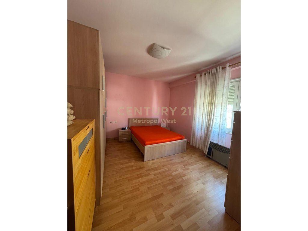 Jepet me Qira Apartament 1+1 tek ATSH, Pazari i Ri