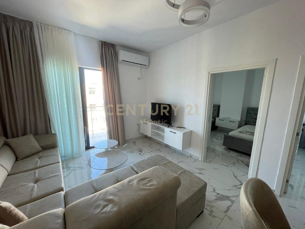 JEPET ME QERA APARTAMENT 2+1 NE MALIN E ROBIT