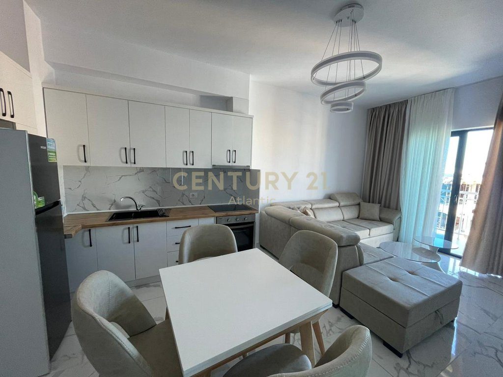 JEPET ME QERA APARTAMENT 2+1 NE MALIN E ROBIT