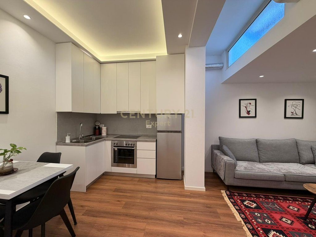 APARTAMENT 1+1 ME QIRA KAT VILE RRUGA E DURRESIT!