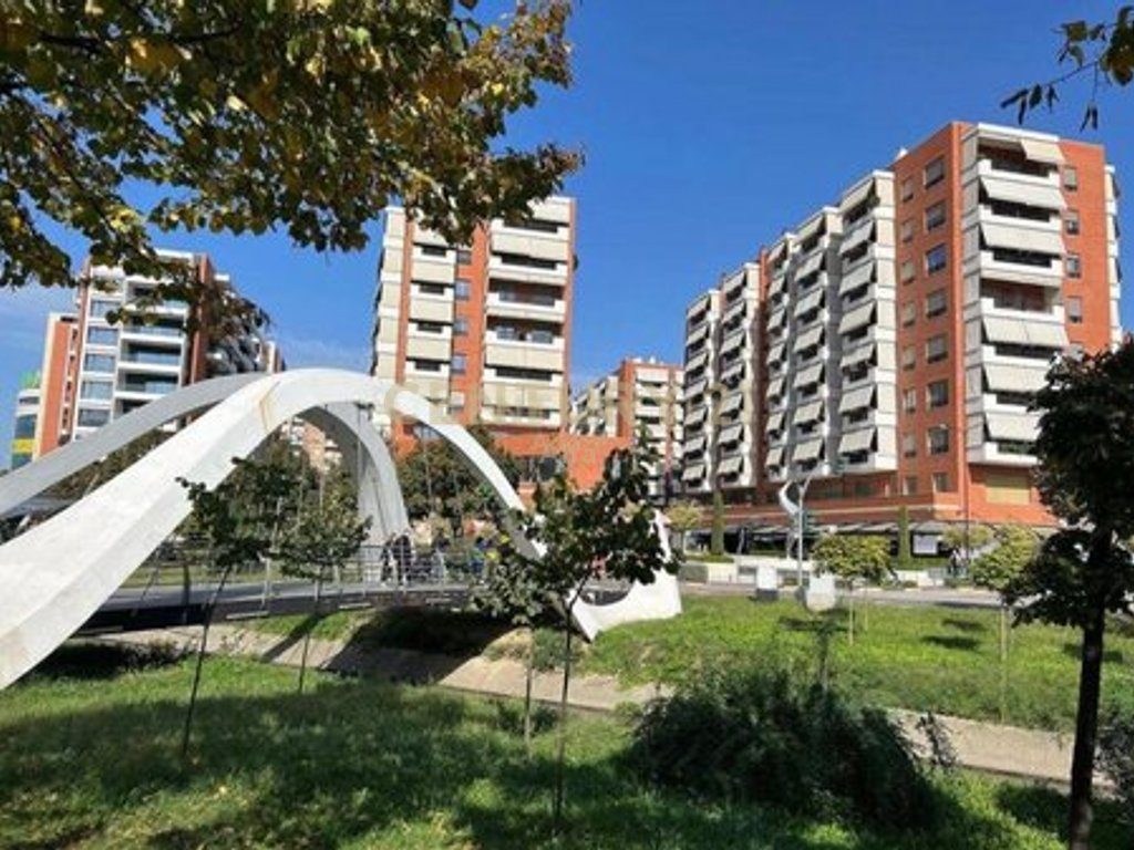 Shitet ambient komercial në Kompleksin Delijorgji – Një nga komplekset më të kërkuara në qytet!