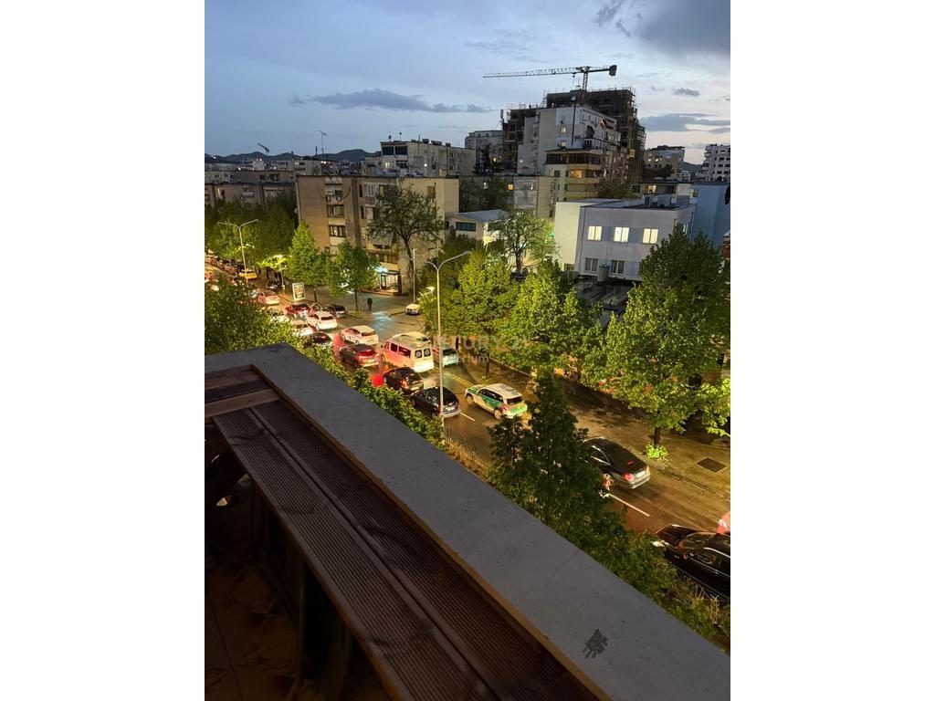 JEPET ME QIRA APARTAMENT 2+1 TEK BRRYLI BUZE RRUGE !