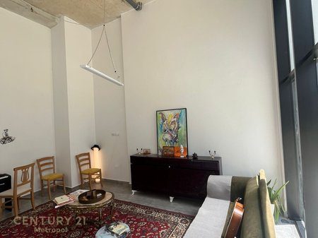 Ambient Komercial me Qira pranë Hipotekës