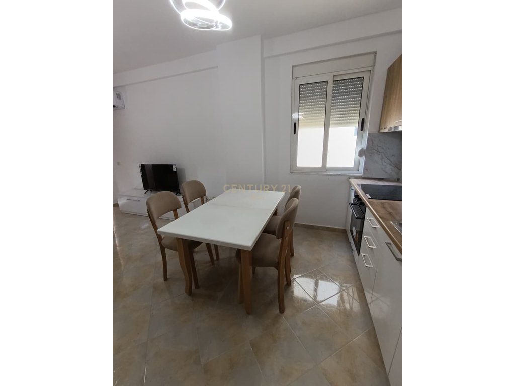 Shitet Apartament 1+1 tek Shkëmbi i Kavajës, Durrës !