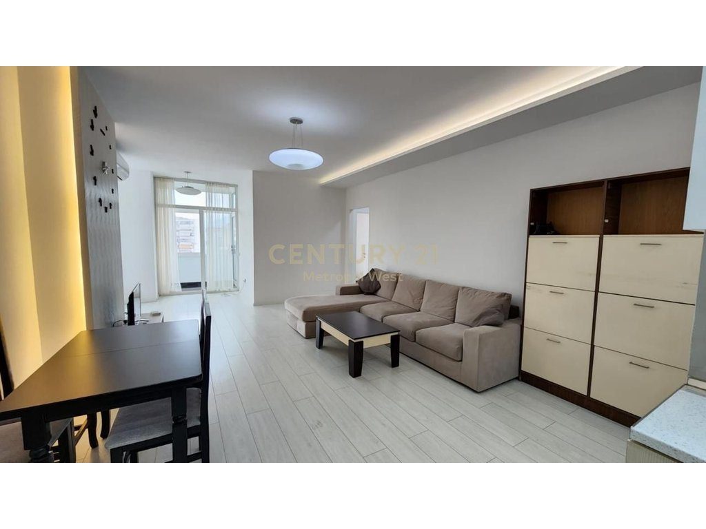 Shkolla e Baletit, Apartament 2+1+2 me qira