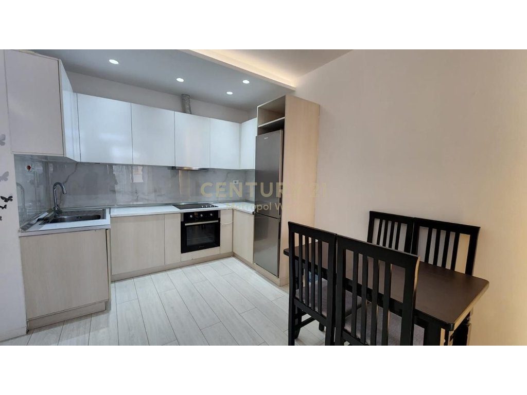 Shkolla e Baletit, Apartament 2+1+2 me qira