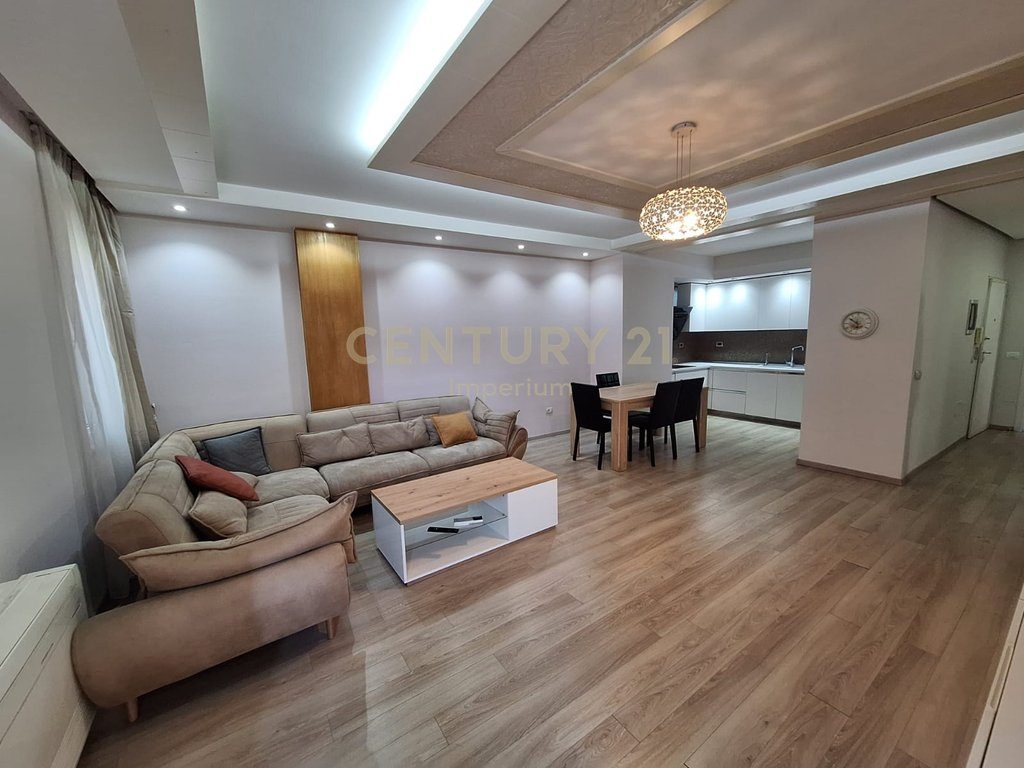 Apartament 3+1+2 + post parkimi me qera ne Bllok!