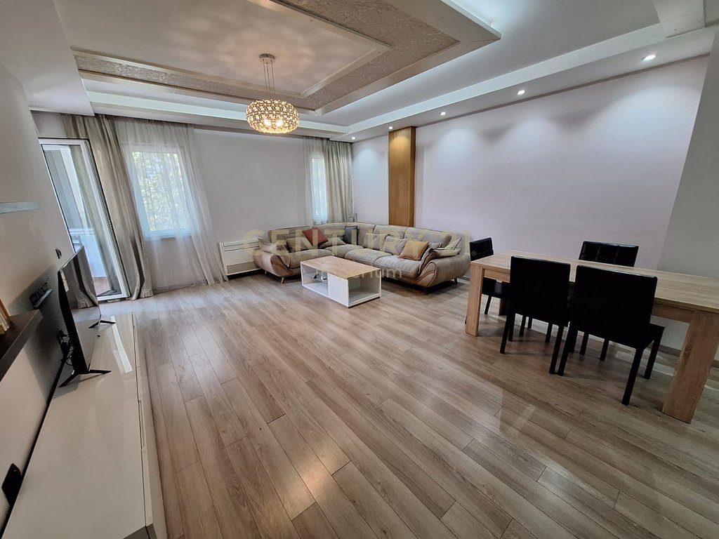 Apartament 3+1+2 + post parkimi me qera ne Bllok!
